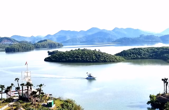 Tourism emerged as a bright spot in Việt Nam’s socio-economic landscape. — VNA/VNS Photo