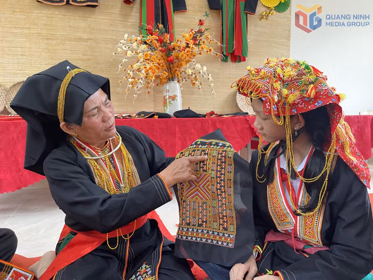 The intricate patterns and motifs on the traditional attire of the Dao Thanh Phan people are an essential expression of their cultural identity.