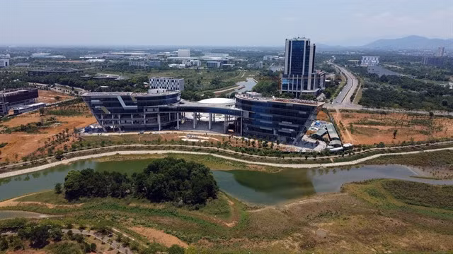 A view of Hoà Lạc Hi-tech Park. Hà Nội’s high-tech parks and IZs posted strong performance, with estimated revenue of US$12.14 billion, contributing about 19.12 per cent to the city’s GRDP. — VNA/VNS Photo Huy Hùng