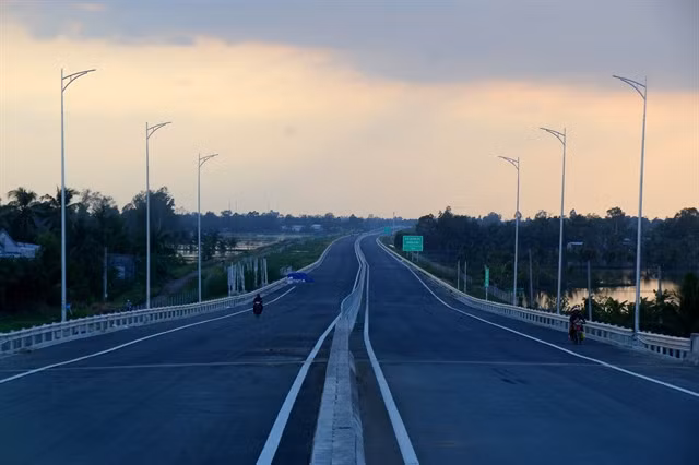 The Cần Thơ–Hậu Giang–Cà Mau section of the eastern North–South Expressway is among the major projects scheduled for a technical opening on Friday. — VNA/VNS Photo Duy Khương
