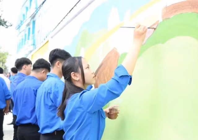 Many youth works and projects were completed in the first week of the Youth Month 2025. VNA photo