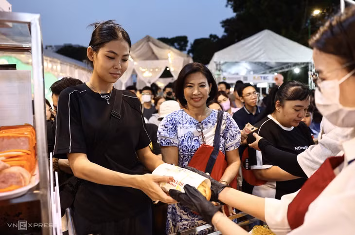 Thousands of visitors flock to HCMC banh mi festival ảnh 4 Thousands of visitors flock to HCMC banh mi festival