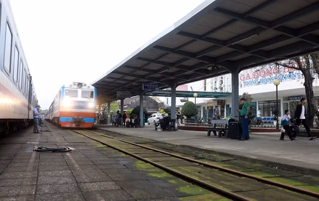 PM Phạm Minh Chính emphasised the need to establish a full-fledged railway industry, mastering technology, producing rolling stock, and developing an integrated railway ecosystem. — VNA/VNS Photo Quốc Khánh