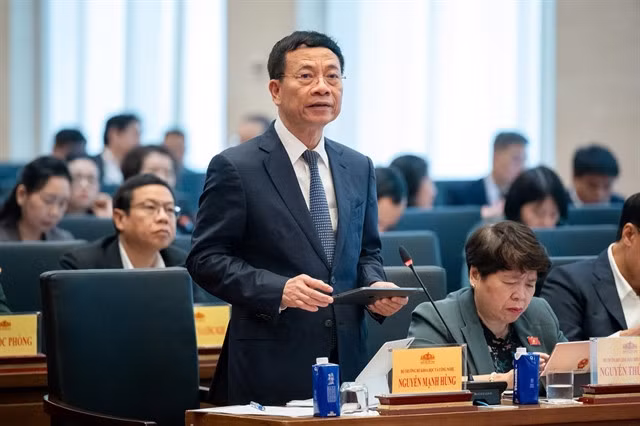 Minister of Science and Technology Nguyễn Mạnh Hùng speaks at the session. — VNA/VNS Photo