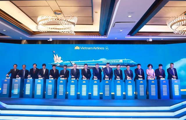 Party General Secretary Tô Lâm and delegates launched Vietnam Airlines' direct route connecting HCM City and Bali resort island’s Denpasar on March 9. — VNA/VNS Photo Thống Nhất