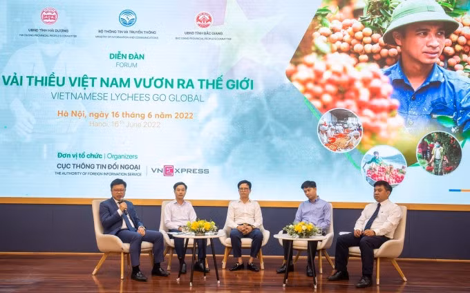 A panel discussion at the "Vietnamese lychees go global" forum. Photo by Tung Dinh