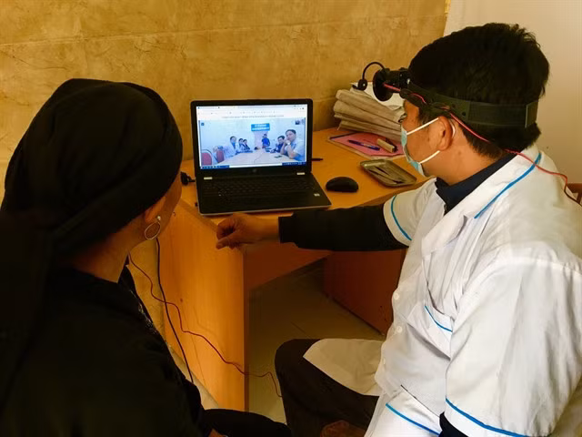 Through the "Doctor for Everyone" online platform, health station in Bản Phùng Commune (the northern mountainous province of Hà Giang) is connected to Hoàng Su Phì District's health centre.