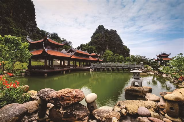 ZEN: Tuấn Mai Resort has a Buddhist temple and a beautiful Japanese garden with precious bonsai.