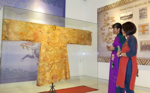 The ceremonial costume of a mandarin of the Nguyễn Dynasty displayed at Huế Museum of Fine Arts. VNA/VNS Photo Tường Vi