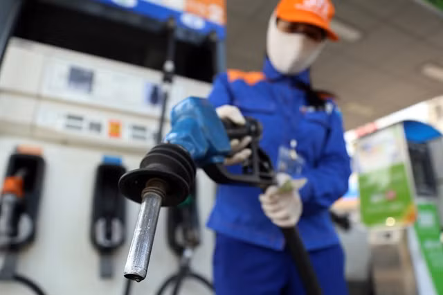 The Ministry of Industry and Trade is working hard to ensure petrol supply for daily life and production activities.