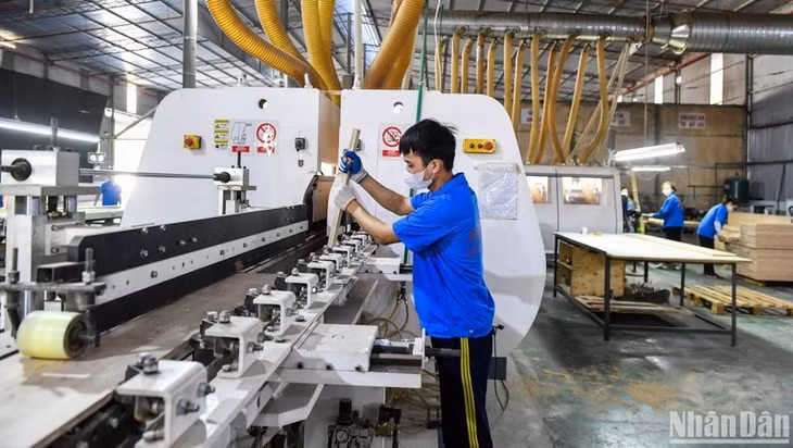The forecast is highlighted in the bank’s recently published global research report on Vietnam titled “Vietnam – stronger but not easier”.