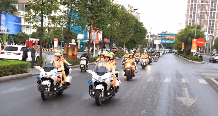 Quang Ninh province officially launched Traffic Safety Year 2024 and the peak period to ensure traffic order and safety during Tet and Spring Festival 2024.