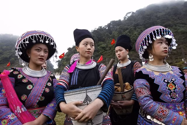 Young Mông women are seen in their traditional costumes during the Gầu Tào festival.