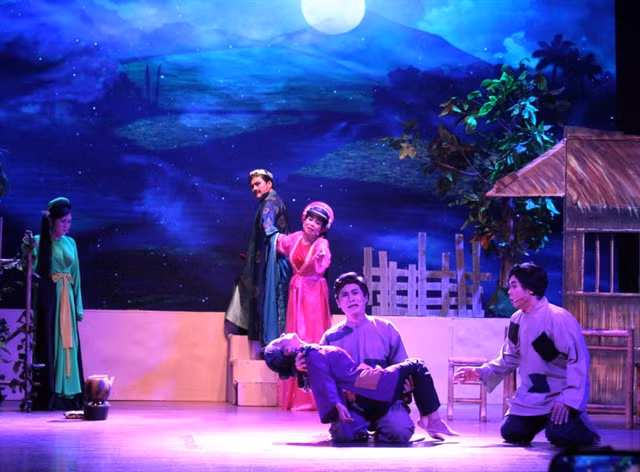MODERN CẢI LƯƠNG: Young actors of HCM City’s Trần Hữu Trang Cải Lương Theatre will restage a series of cải lương plays on Vietnamese history and culture to usher in New Year. — Photo courtesy of the theatre