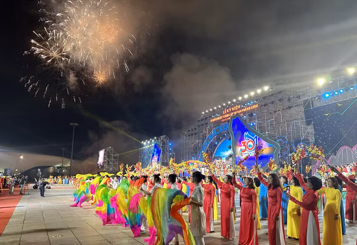 The firework displays will welcome the Lunar New Year Festival, Viet Nam’s largest national holiday.