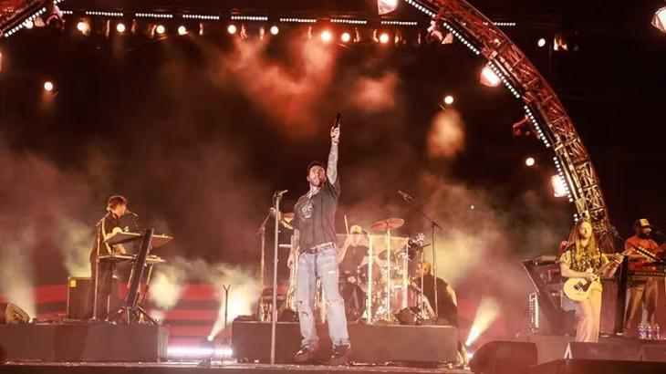 Singer Adam Levin of Maroon 5 performs in Phu Quoc. (Photo: 8Wonders)