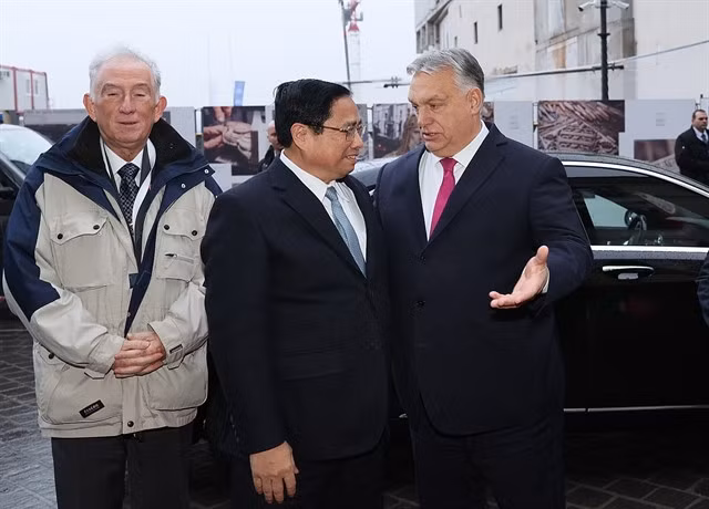 Vietnamese Prime Minister Phạm Minh Chính (left) and Hungarian counterpart Viktor Orban had talks in Budapest. — VNA/VNS Photo Dương Giang