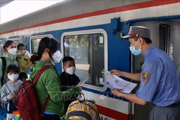 More trains to serve Tet travel demand hinh anh 1
