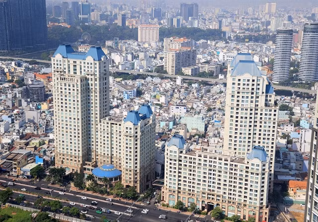 Apartment buildings on Nguyễn Hữu Cảnh Street in HCM City. — VNA/VNS Photo Hồng Đạt