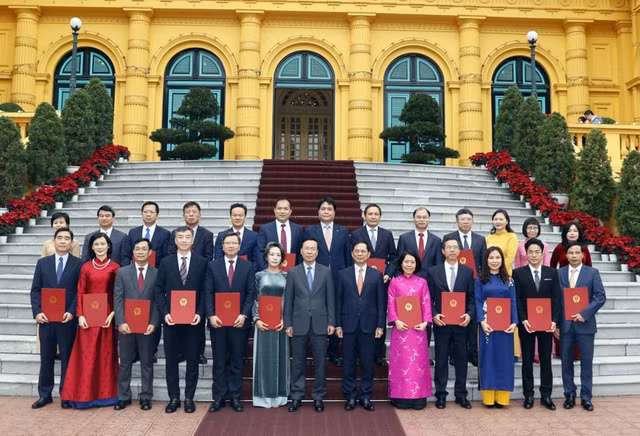 Viet Nam appoints 26 ambassadors, heads of diplomatic missions- Ảnh 1.