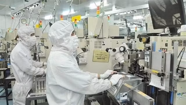 Inside a semiconductor plant in HCM City. — VNA/VNS Photo