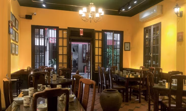 Hanoi's historic crab hotpot in a hidden alleyway ảnh 1 Hanoi's historic crab hotpot in a hidden alleyway