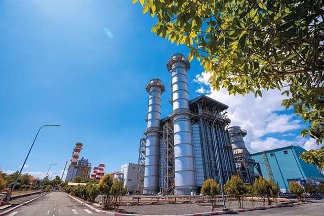 At Nhơn Trạch 1 Electric Factory. Shares of PetroVietnam Power Corporation (POW) hit a ceiling on Monday. — Photo pvpower.vn