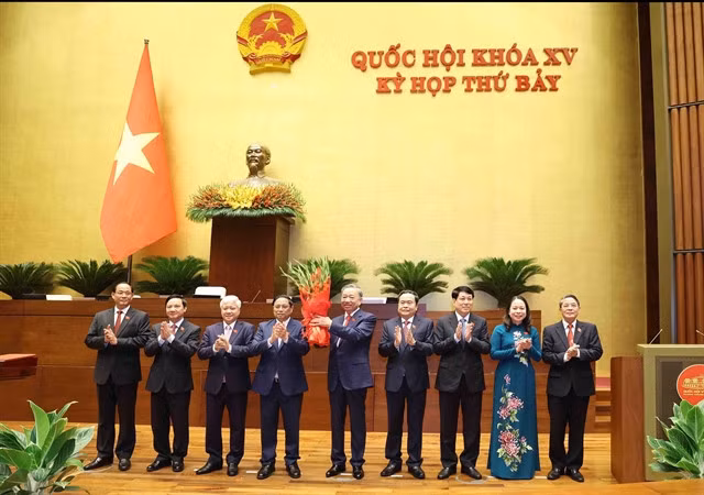 Party and State leaders congratulate the newly elected President. — VNA/VNS Photo Thống Nhất