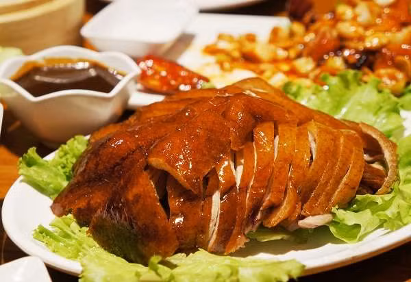 Roasted duck with seven spices, one of Cao Bằng's specialty dishes. Photo cungdi.net