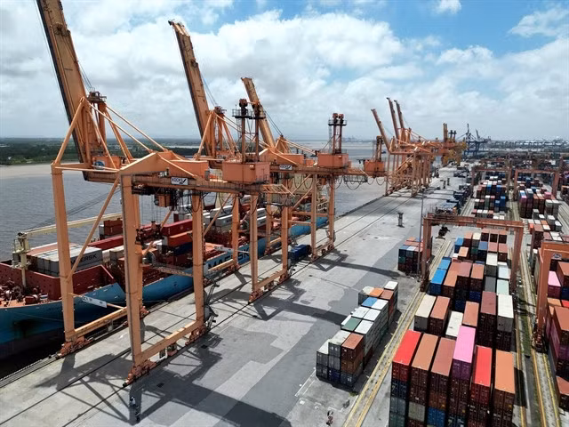 Tân Vũ Port, Hải Phòng. Việt Nam needs a long-term development strategy in order to build a modern and sustainable logistics industry. — VNA/VNS Photo Tuấn Anh
