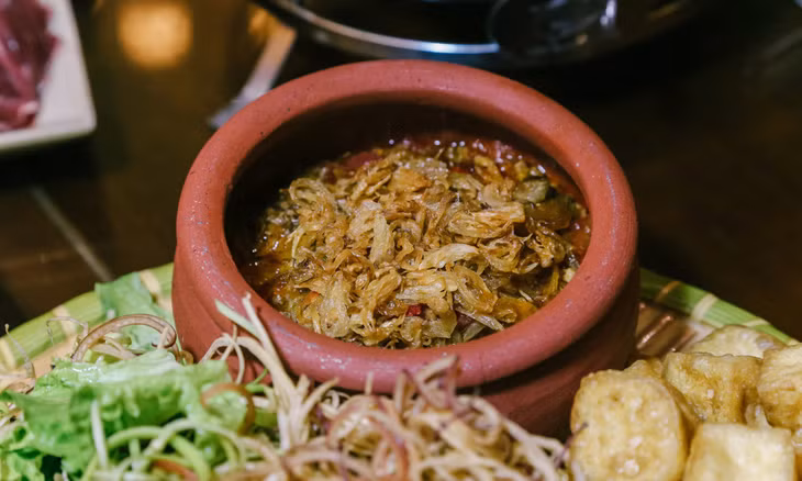 Hanoi's historic crab hotpot in a hidden alleyway ảnh 5 Hanoi's historic crab hotpot in a hidden alleyway