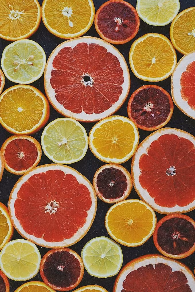 Consuming citrus fruits, including pomelos, oranges, tangerines, and limes, is recommended during summer. Illustration photo by Pexels