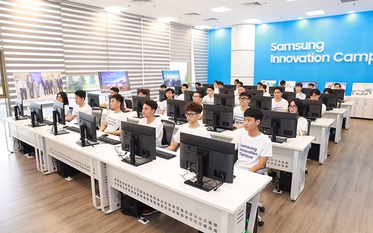 Vietnam’s National Innovation Centre and Samsung Vietnam have officially implemented the Samsung Innovation Campus programme for the 2023-2024 academic year. (Photo: Ky Duyen)