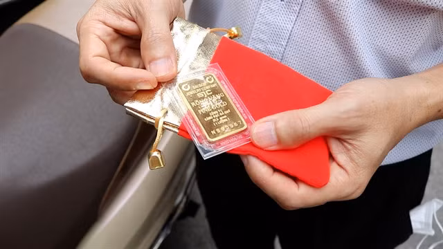 SJC gold prices fluctuated strongly on Thursday morning. — VNS Photo Ly Ly Cao