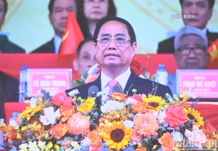 Prime Minister Pham Minh Chinh delivers a speech at the ceremony.