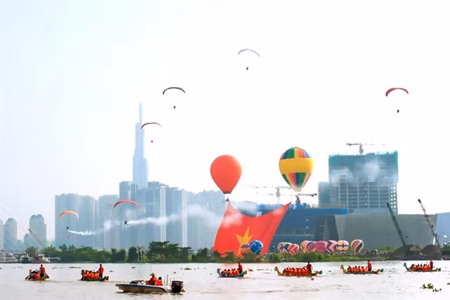 The first HCM City River Festival in 2023 attracted nearly 6,000 spectators. VNA/VNS Photo