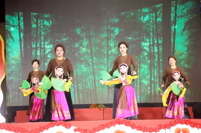 NO STRINGS: A puppet troupe performs at the opening ceremony of Hải Phòng Open Puppetry Festival 2024. Photo anhp.vn