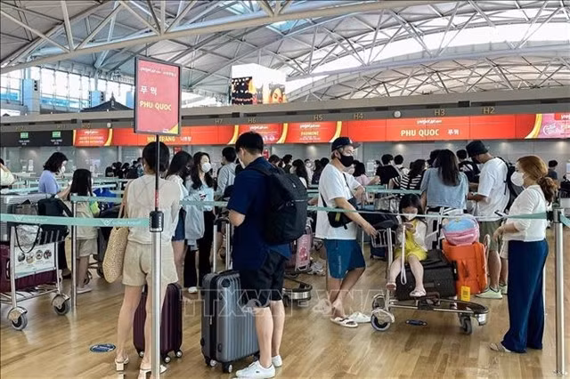 Nearly 850,000 Korean holidaymakers visit Vietnam in April.