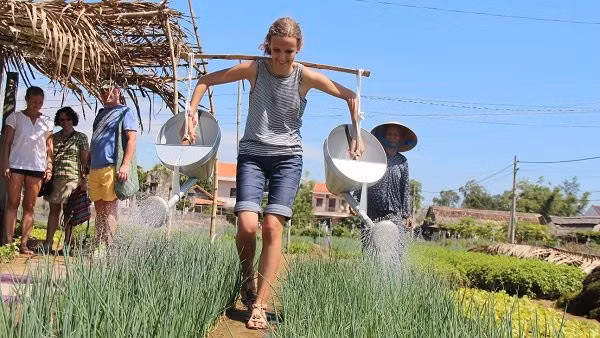 Vietnam has about 365 rural tourist spots and more than 2,000 traditional craft villages with tourism potential.