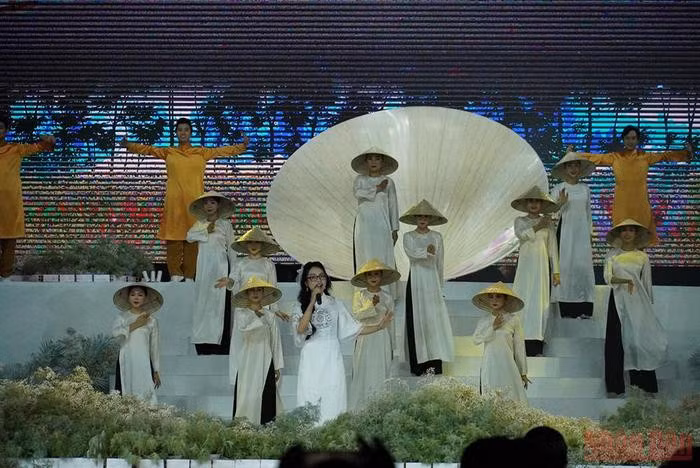 Singer Phuong My Chi performs at the opening ceremony.