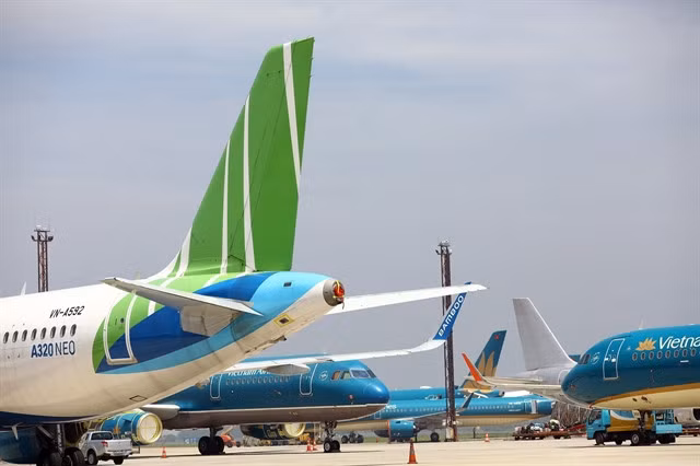 Two flights conducted by Vietnam Airlines and Bamboo Airlines to repatriate Vietnamese citizens from Ukraine are scheduled to depart from Romania and Poland on March 7 and 9, respectively.