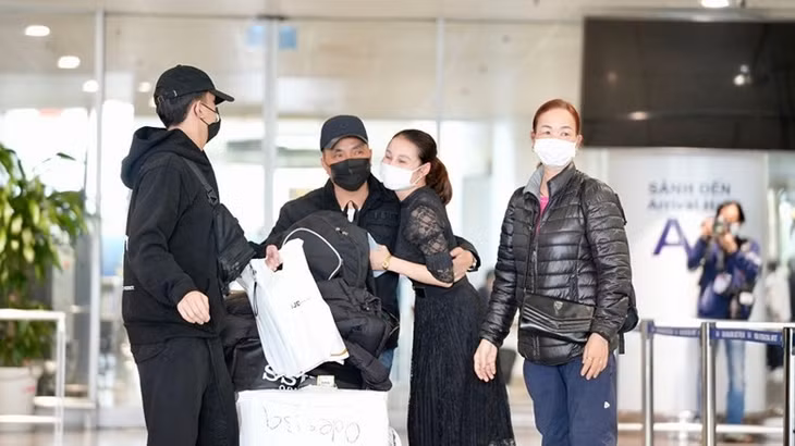 Overseas Vietnamese follow COVID-19 preventive measures under the guidance of the Hanoi Department of Health.