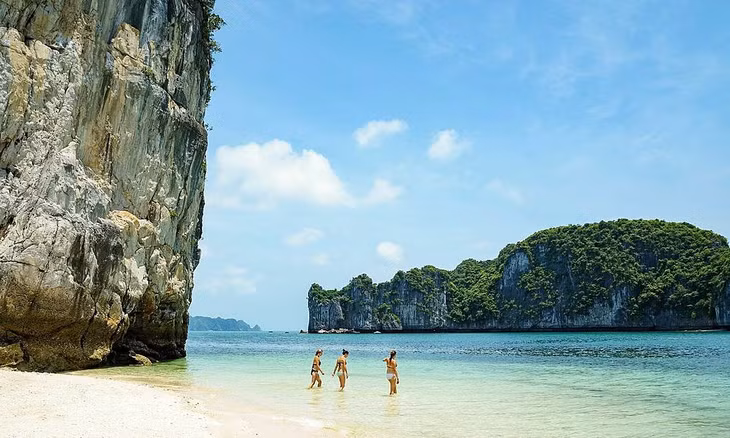 Foreign tourists on an islet in Ha Long Bay, Quang Ninh Province, March 2022. Photo courtesy of Lux Group