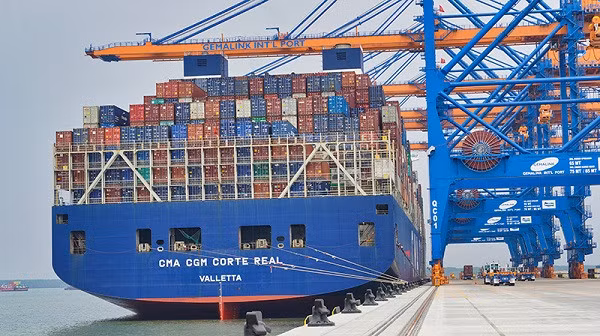 A CMA-CGM's cargo ship at Germanlink Int'l Port (Bà Rịa-Vũng Tàu Province). CMA-CGM Vietnam said freight rates were likely to rise in March. Photo baochinhphu.vn