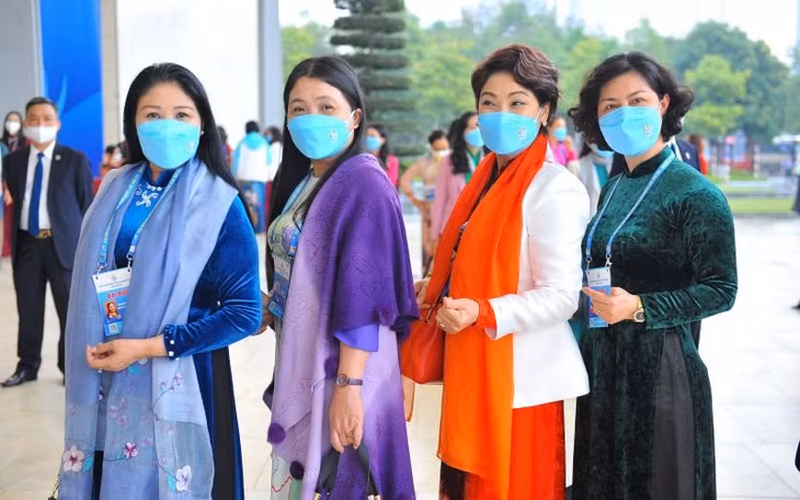 The 13th National Women's Congress for the 2022-2027 tenure opened at the National Convention Centre, in Hanoi, on March 10, with the participation of 1,000 official delegates representing women from different social classes, ethnic groups, religions and sectors, along with about 200 invitees. (Photo: Minh Duc/VNA)