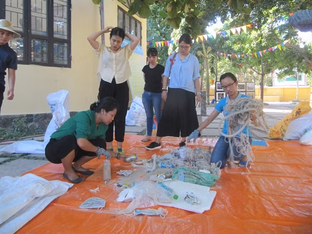 Low-value plastic waste is collected for classifying in Chàm Islands, off the coast of Hội An. VNS Photo Công Thành