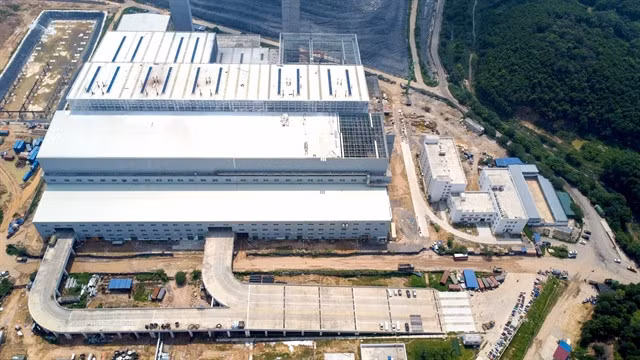 The Hà Nội-based Sóc Sơn waste-to-energy (WTE) plant. It was connected to the national grid on July 25. Photo toquoc.vn