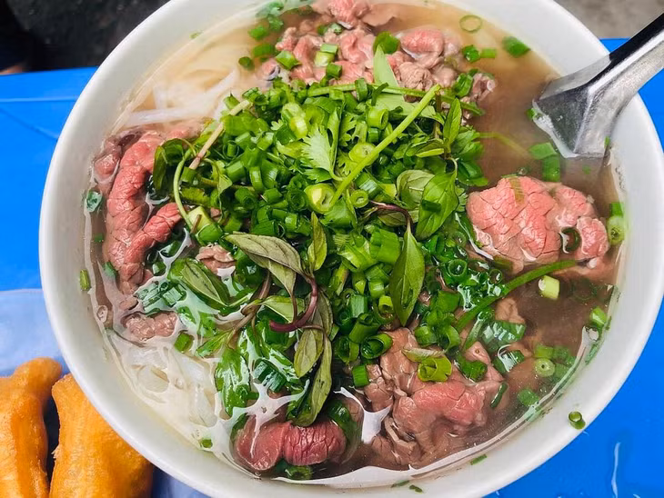 A bowl of beef noodle soup at a stall in Hanoi. Photo by Phuong Anh
