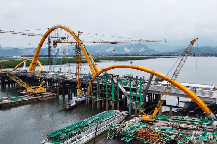 The project to build Cua Luc 3 bridge has a total length of 2,847km, including paths and bridges.
