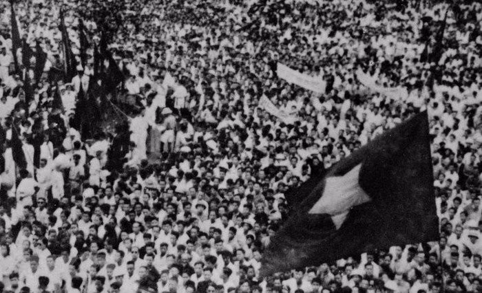 Thousands of people attended a meeting at the Hanoi Opera House to celebrate the victory of the August Revolution on August 19, 1945.